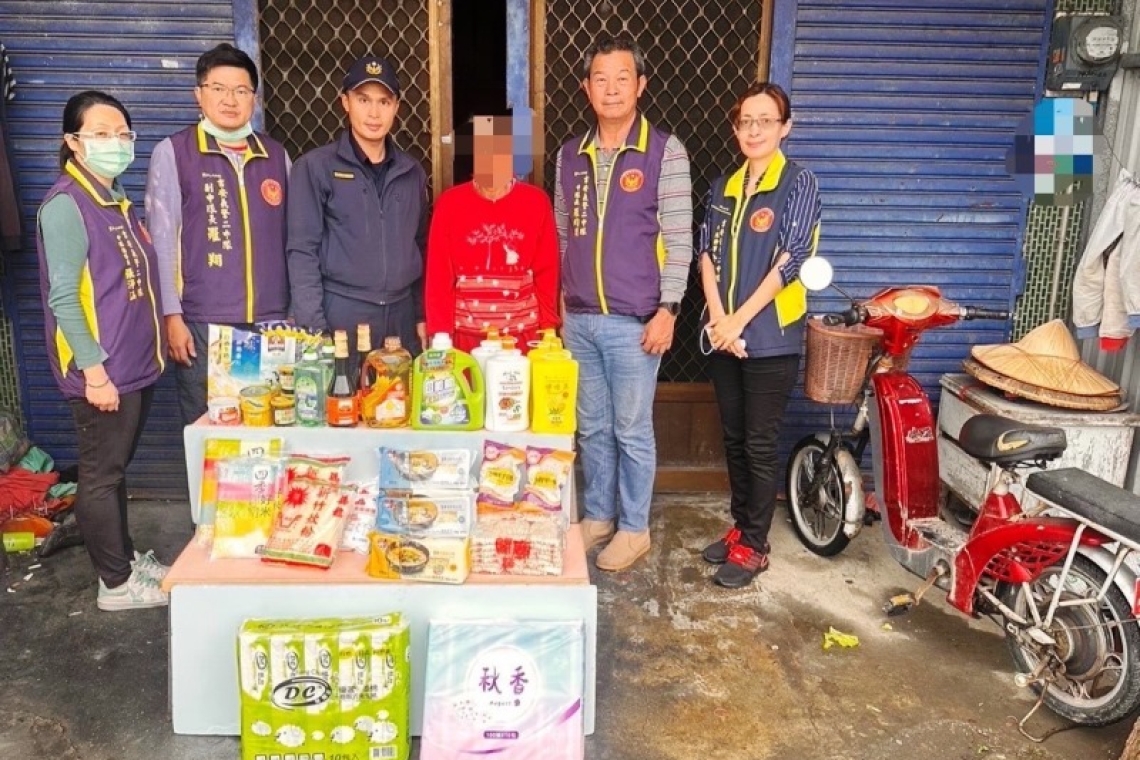 吉安警與義警關懷社區弱勢家庭