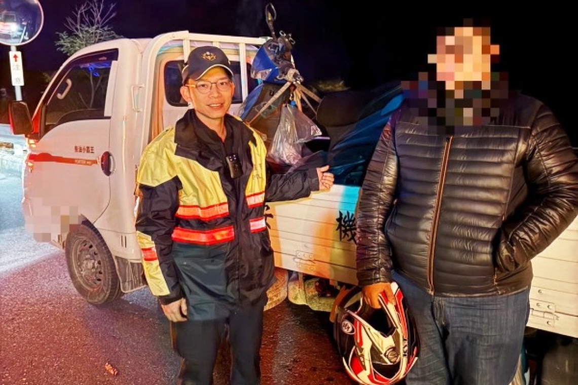 夜路救星！警熱心助騎士脫困山區