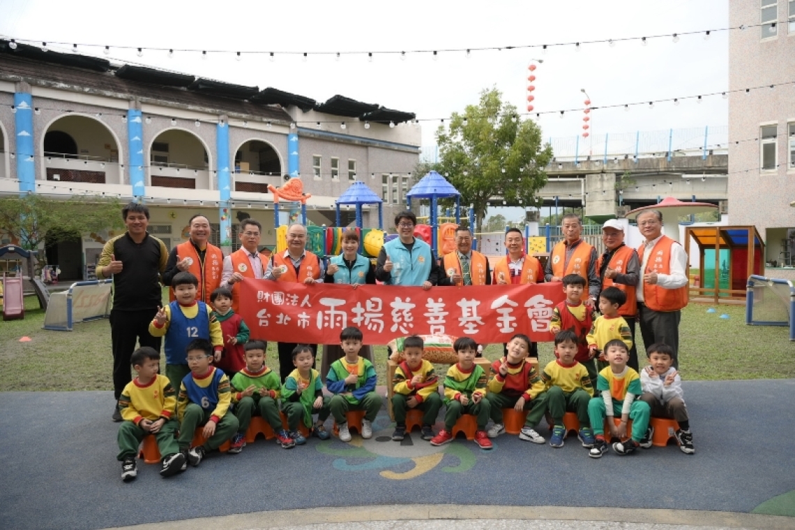 足球小將快樂啟航∕市幼兒園獲贈萬元培育金