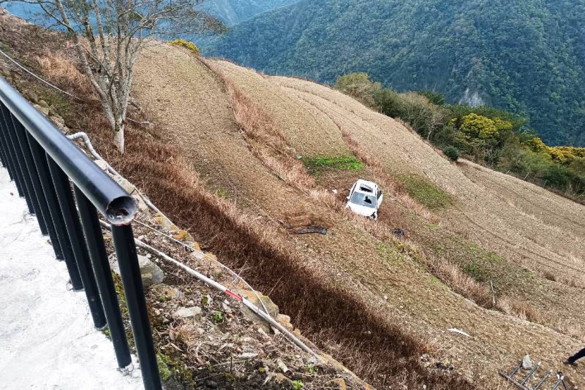 驚傳墜谷悲劇∕自撞護欄奪命