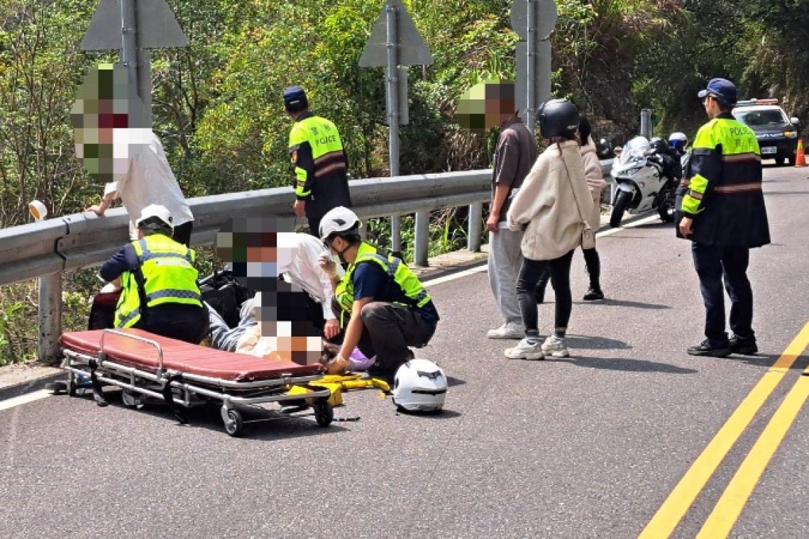 驚險一刻∕臺8線重機自撞護欄 