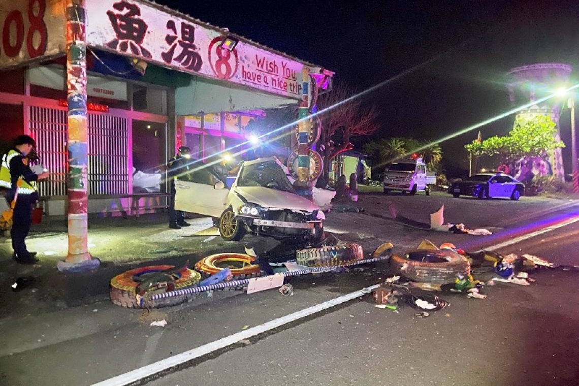 悲劇！不明原因撞柱子