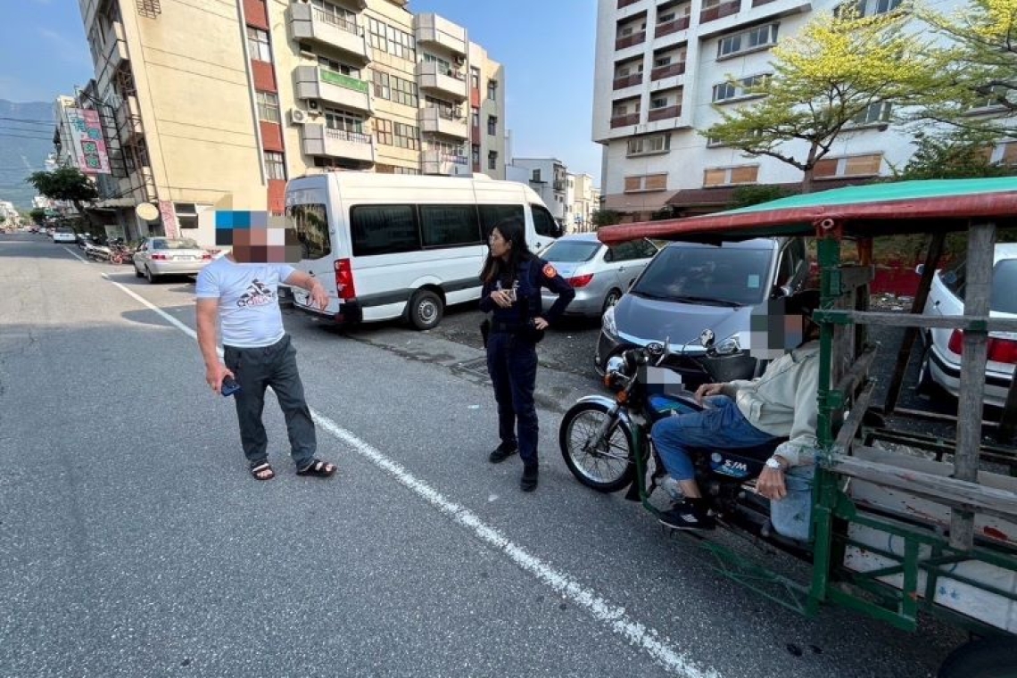 警察無所不在╱吉安暖警協助民眾返家