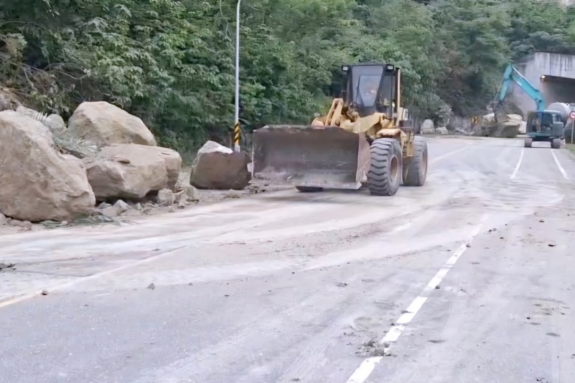 凌晨地牛連續翻身／鳳警立即排查路況護安全