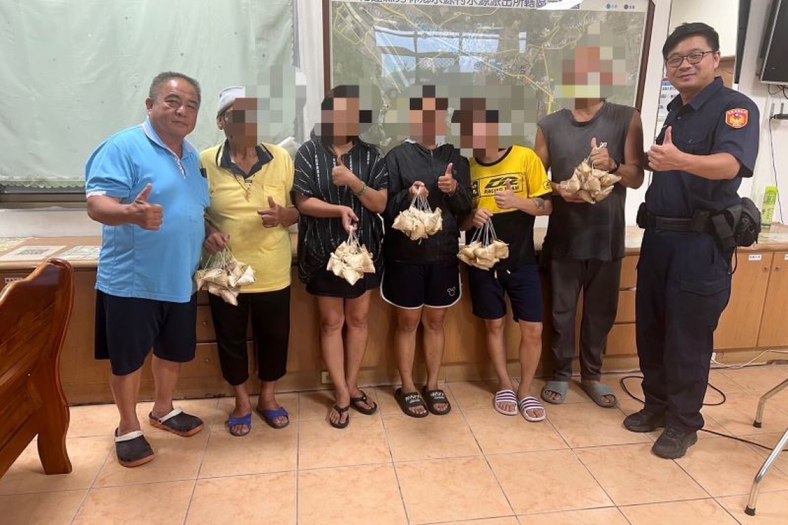 中華賀聖宮愛心協會攜手花蓮縣警察局 震後送愛心肉粽助弱勢