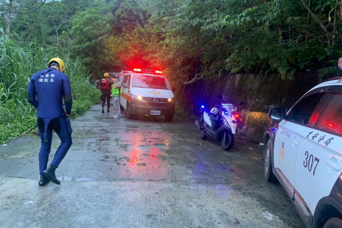 溪水因雨暴漲3男子受困獲救／吉安警呼籲下雨天切勿進入山區