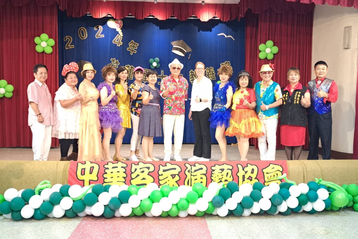 113.7.15很感謝中華客家演藝協會曾超理事長率領演藝圈朋友百忙之中特地抽空與台灣愛心餐飲協會