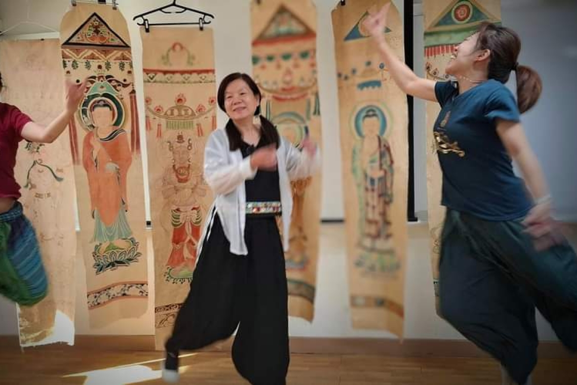 高鳳琴工筆畫佛畫  華梵〈敦煌畫幡〉特訓班成果