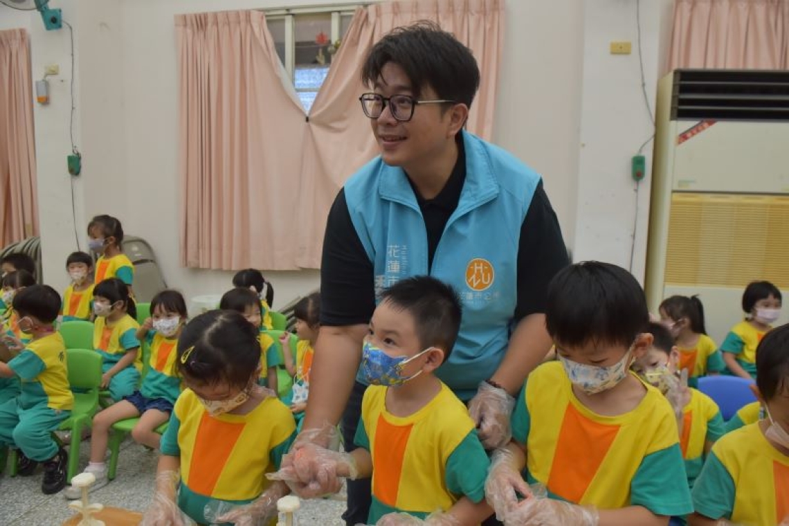 剝柚子、做月餅、烤肉趣，市幼歡喜迎中秋