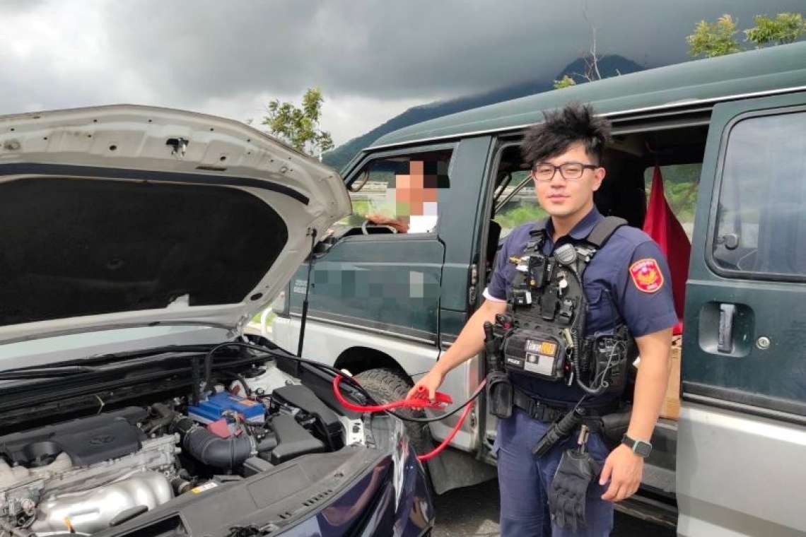 車輛拋錨吉安暖警及時相助／成功幫助民眾順利平安返家