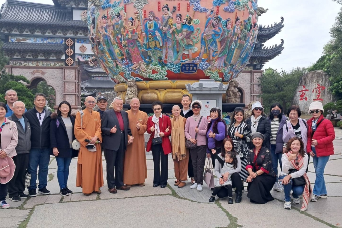 中華社團領袖聯合總會詹秀蓉總會長率領楊豐綠、湯玉鸞、謝志銘三位副總會長等一行人，前往台南市玄空法寺參訪