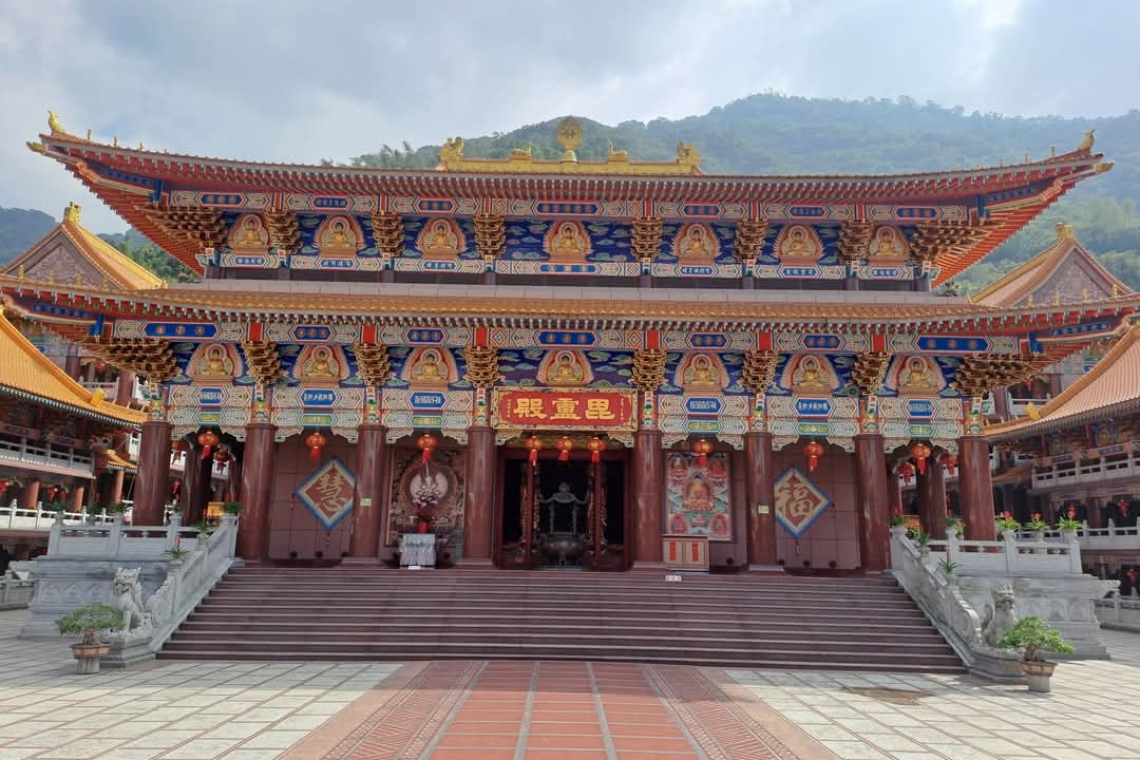 妙崇寺係一座山中的佛教美術館，隱藏在山林中的宮殿寺廟！