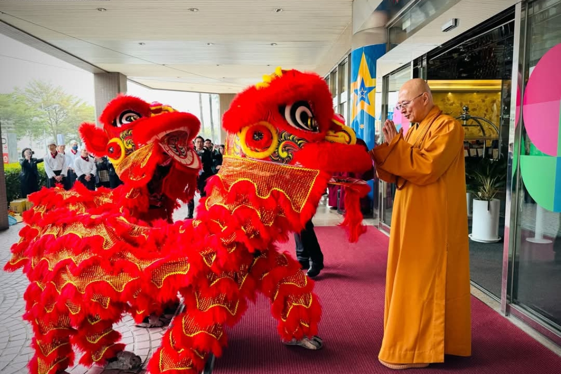 二零二五年二月六日 大年初九，玉皇大帝聖誕 海濤法師於台中福華飯店。 參加開工典禮！ 以佛法入社會、利益眾生！