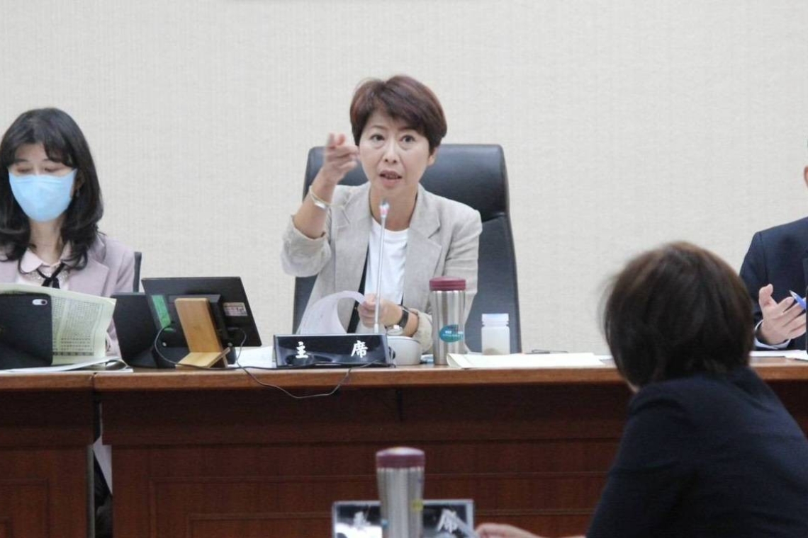 圖說 : 立法院經濟委員會召委陳亭妃今（10）日主持審查《企業併購法》部分條文修正草案。 (攝影╱記者林銘鈞 蔣孝花翻攝)