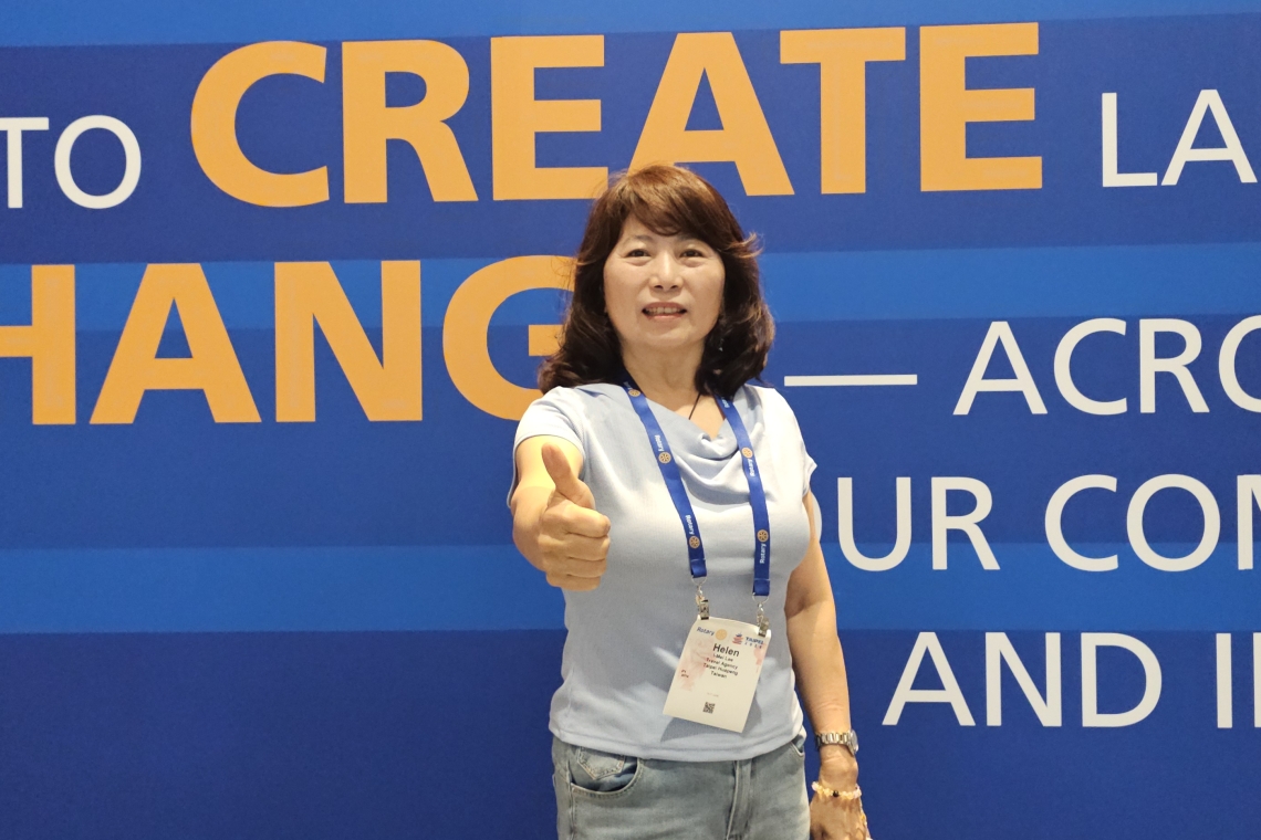 台北市華朋扶輪社社長Helen率社友參加台北國際年會
