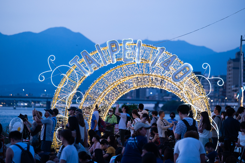 4 今日登場的2024大稻埕夏日節吸引上萬民眾至現場參加