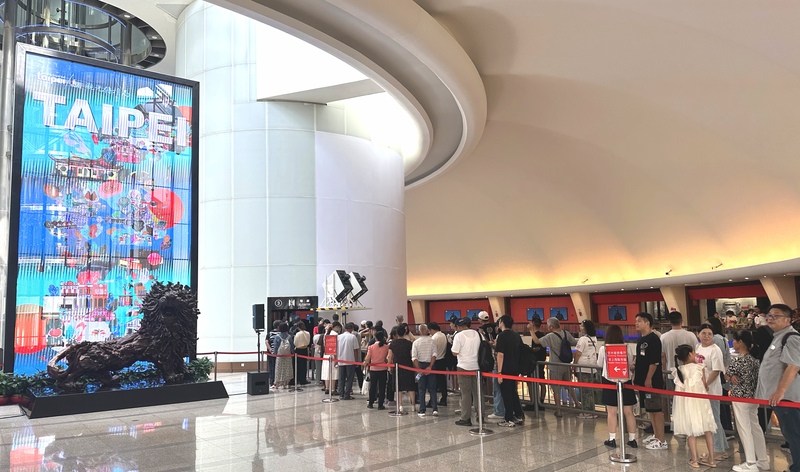 上海東方明珠電視塔環廊展示臺北宣傳影片介紹北市觀光亮點