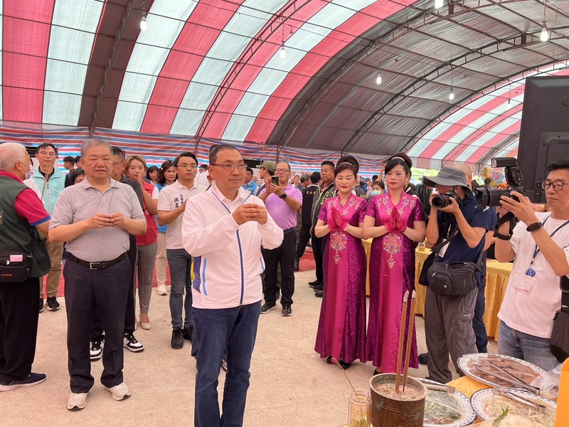 淡水河路祭法會第二天市長至現場禮佛參拜