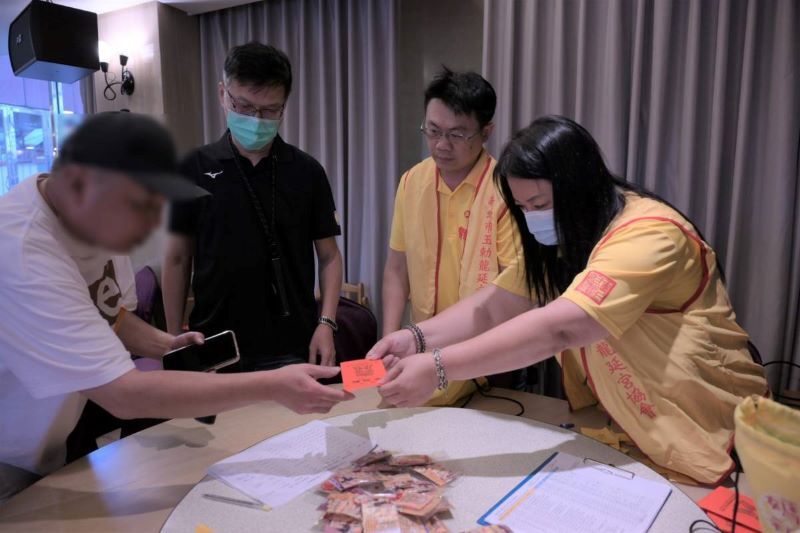 2052342.jpg